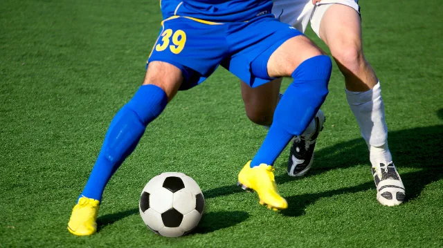 UNDERSTANDING KNEE OSTEOARTHRITIS RISK IN SOCCER PLAYERS